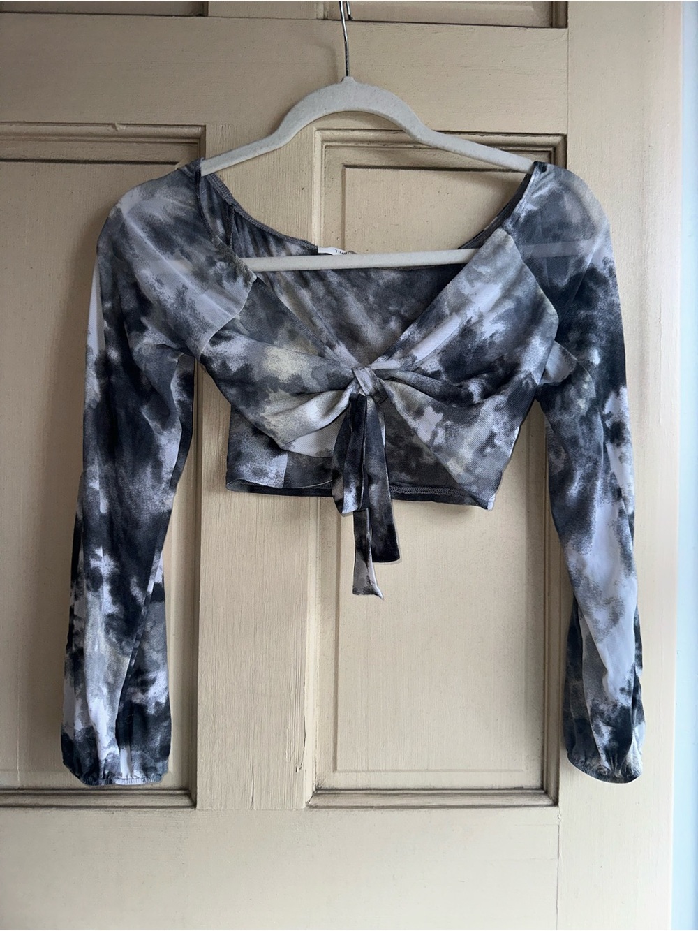 Timing Gray & White Tie-Front Long Sleeve Crop Top